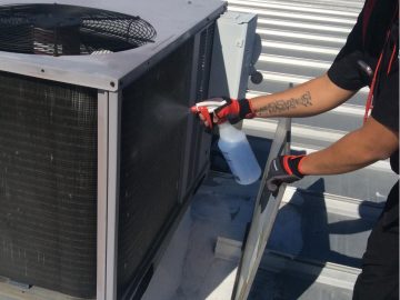 picture of a technician working Orlando FL